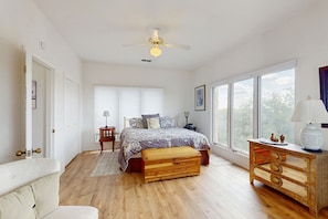 4 bedrooms, internet, bed sheets