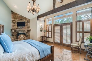 7 habitaciones, tabla de planchar con plancha, cuna de viaje y wifi 
