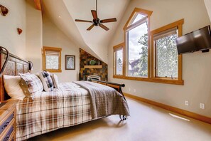 5 bedrooms, iron/ironing board, travel cot, WiFi - Highlands Landing | Sweeping Views | VIP Shuttle (Breckenridge)