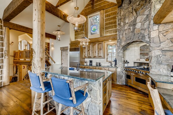 冰箱、微波炉、烤箱、炉灶