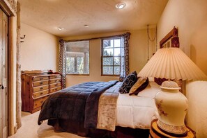 4 chambres, fer et planche à repasser, lit parapluie, Wi-Fi