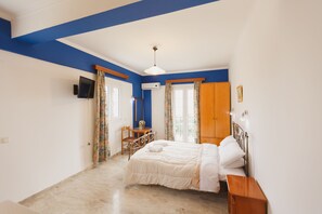 1 bedroom, iron/ironing board, WiFi, bed sheets - Penelope...(Superior Studio sea view) (Poros, Cephalonia)