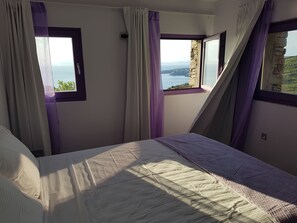 2 habitaciones, escritorio, tabla de planchar con plancha y wifi gratis 