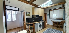 Interior - Warm appartment in the center of historical Paris with full equipment (Paris)
