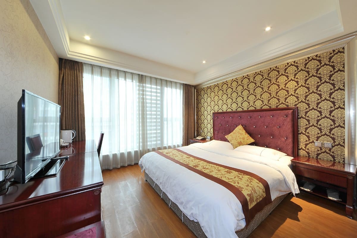 Business Single Room | Blackout drapes, free WiFi, bed sheets