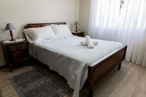 3 bedrooms, iron/ironing board, free WiFi, bed sheets