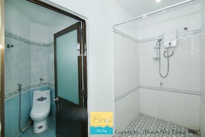 Triple Room | Bathroom | Shower, hair dryer, slippers, towels - iBeach Centre Hotel (Nha Trang)
