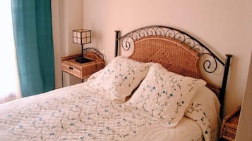 2 slaapkamers, een strijkplank/strijkijzer, reisbedje, wifi