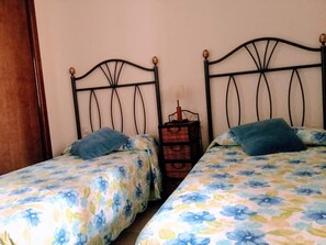 2 Schlafzimmer, Bügeleisen/Bügelbrett, Reisekinderbett, WLAN