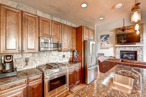 Fridge, microwave, stovetop, dishwasher