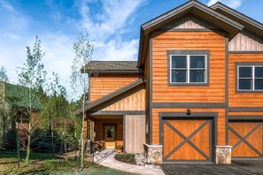 Exterior - 59 Maggie Point. In Town! Walk to lift. Hot tub. (Breckenridge)