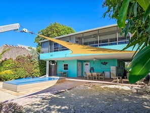 Unclassified image, 2 of 50, button