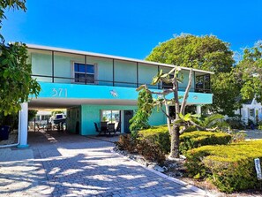 A building with the number 371, outdoor seating area, and a covered patio. - Welcome to A Taste of Vitamin Sea – Your Key Colony Beach Escape! (Key Colony Beach)
