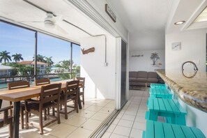 屋外ダイニングエリア
