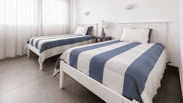 2 bedrooms, travel cot, WiFi, bed sheets