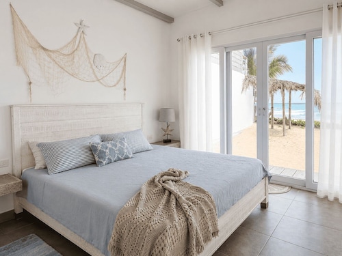 Sandy Feet House - Ocean front beautiful house