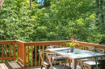 Nice big outdoor dining table - come one, come all