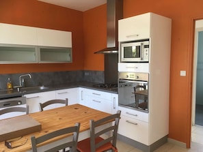 Micro-ondes, lave-vaisselle, cafetiĂšre/bouilloire