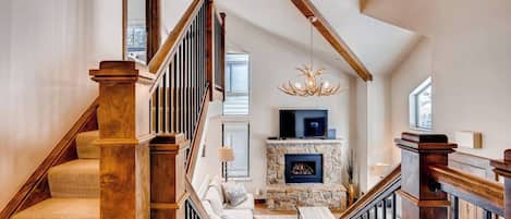 TV, fireplace