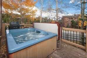 Outdoor spa tub - Ski In | 2 Blocks to Main St | Hot Tub! (Breckenridge)