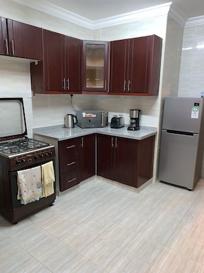 Microwave, coffee/tea maker, cookware/dishes/utensils - Luxurious Living Riara/Naivasha Rd (Nairobi)