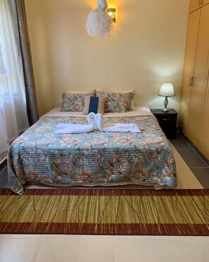 2 bedrooms, iron/ironing board, Internet, bed sheets