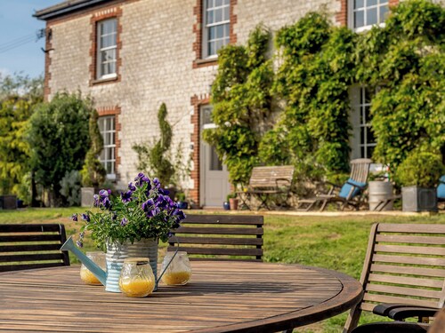 5 bedroom accommodation in Mundford