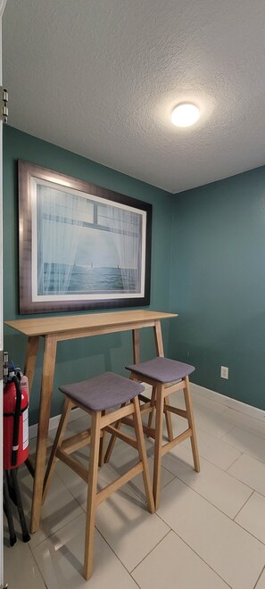 Dining - Refugesea's Ancient City Nautique Suite (St. Augustine)