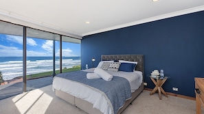 4 bedrooms, desk, iron/ironing board, free WiFi