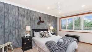 4 bedrooms, desk, iron/ironing board, free WiFi
