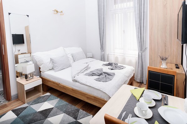 Premium Studio | In-room safe, desk, blackout drapes, iron/ironing board