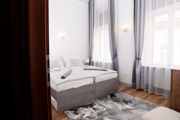 Deluxe Room, City View | In-room safe, desk, blackout drapes, iron/ironing board