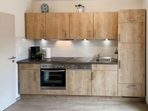 Kühlschrank, Mikrowelle, Ofen, Geschirrspüler