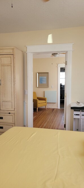2 slaapkamers, een bureau, een strijkplank/strijkijzer, gratis wifi