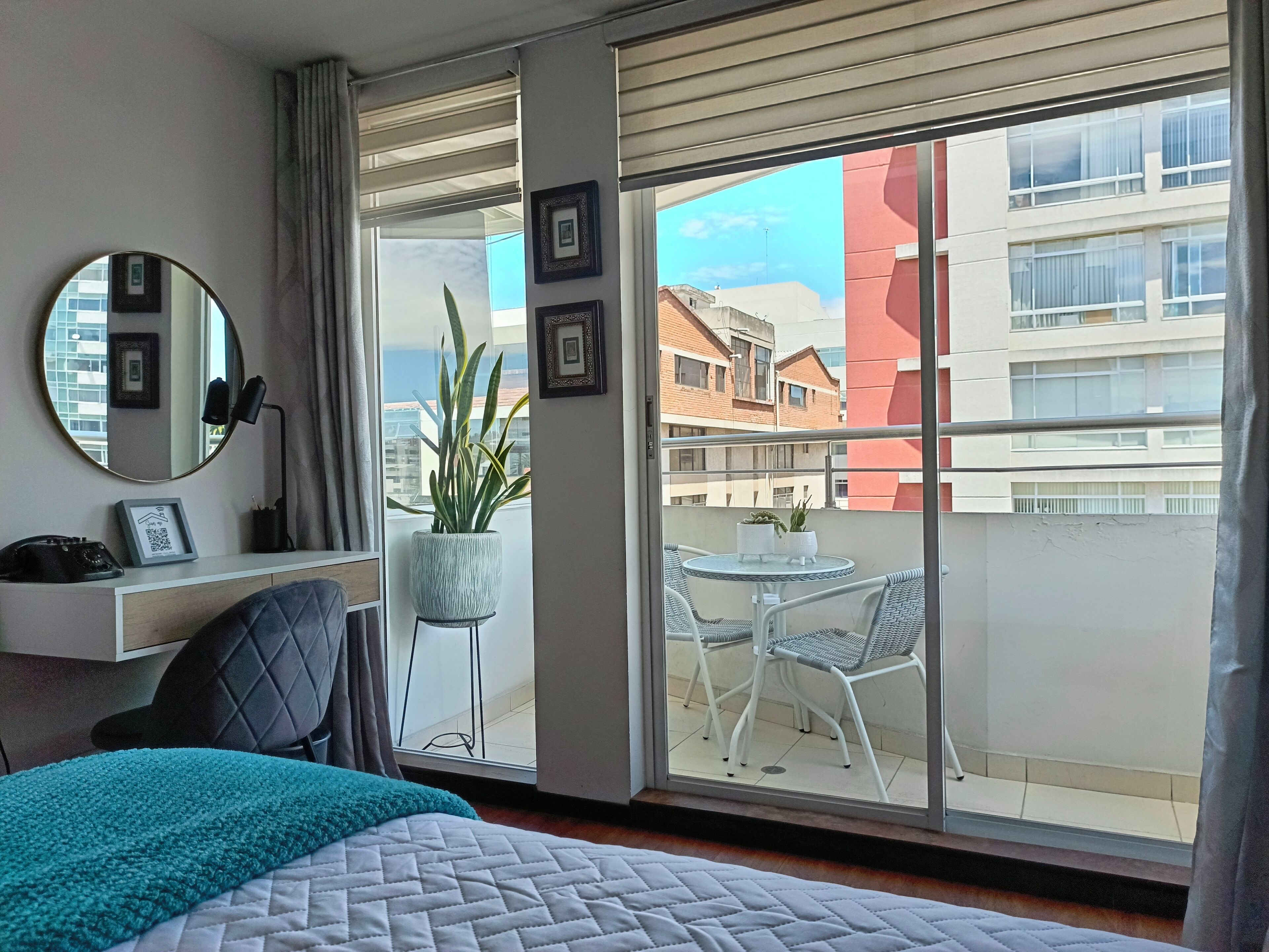 2 chambres, coffres-forts dans les chambres, bureau