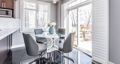 Amazing Spacious house in heart of Richmond hill