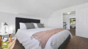 3 bedrooms, desk, iron/ironing board, free WiFi