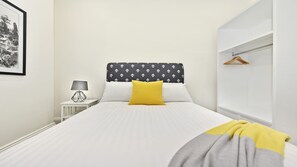 2 slaapkamers, een strijkplank/strijkijzer, gratis wifi, beddengoed