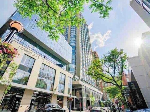 Luxury Yorkville Escape | Condo in Prime Location