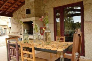 Outdoor dining - Carya Tallaya - Casa da Bela Luz (breakfast included) (Sabugal)