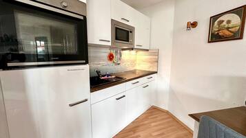Refrigerador, microondas, horno y lavavajillas