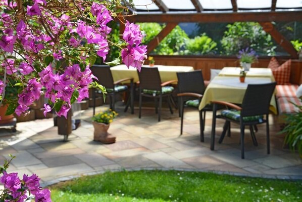 Outdoor dining - (3) Ferienwohnung 31 qm mit Balkon (Reit im Winkl)