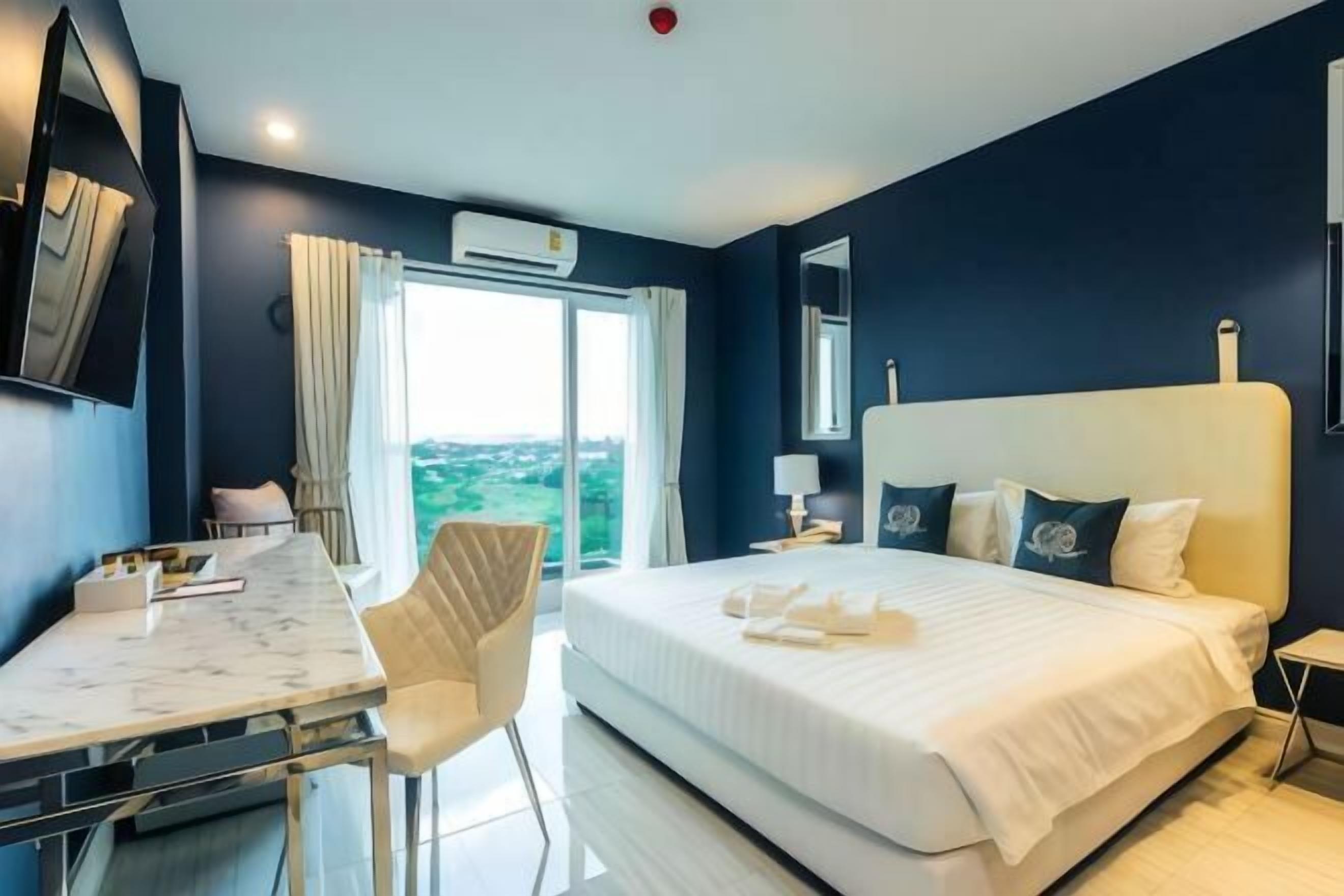 Hypoallergeen beddengoed, een gratis minibar, een bureau