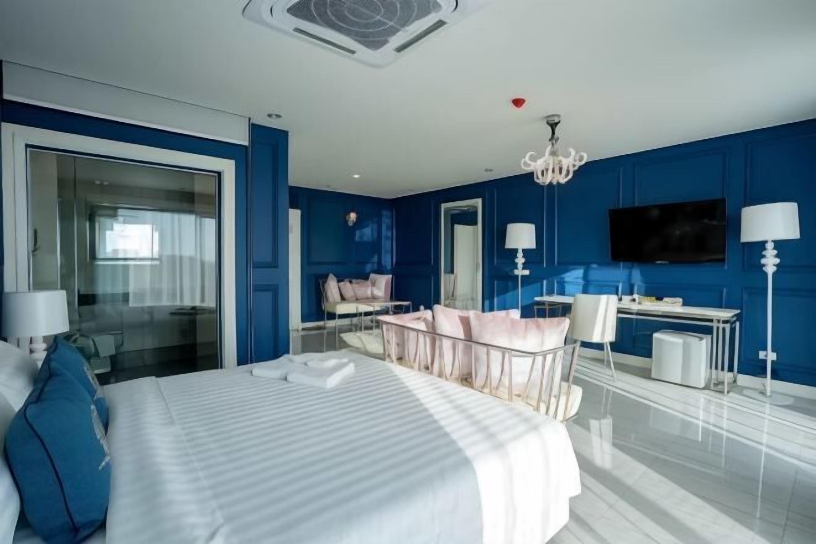 Hypoallergeen beddengoed, een gratis minibar, een bureau