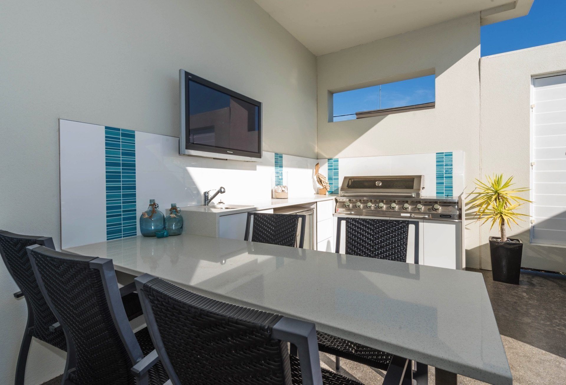 Luxury accommodation at Bridport — image 20