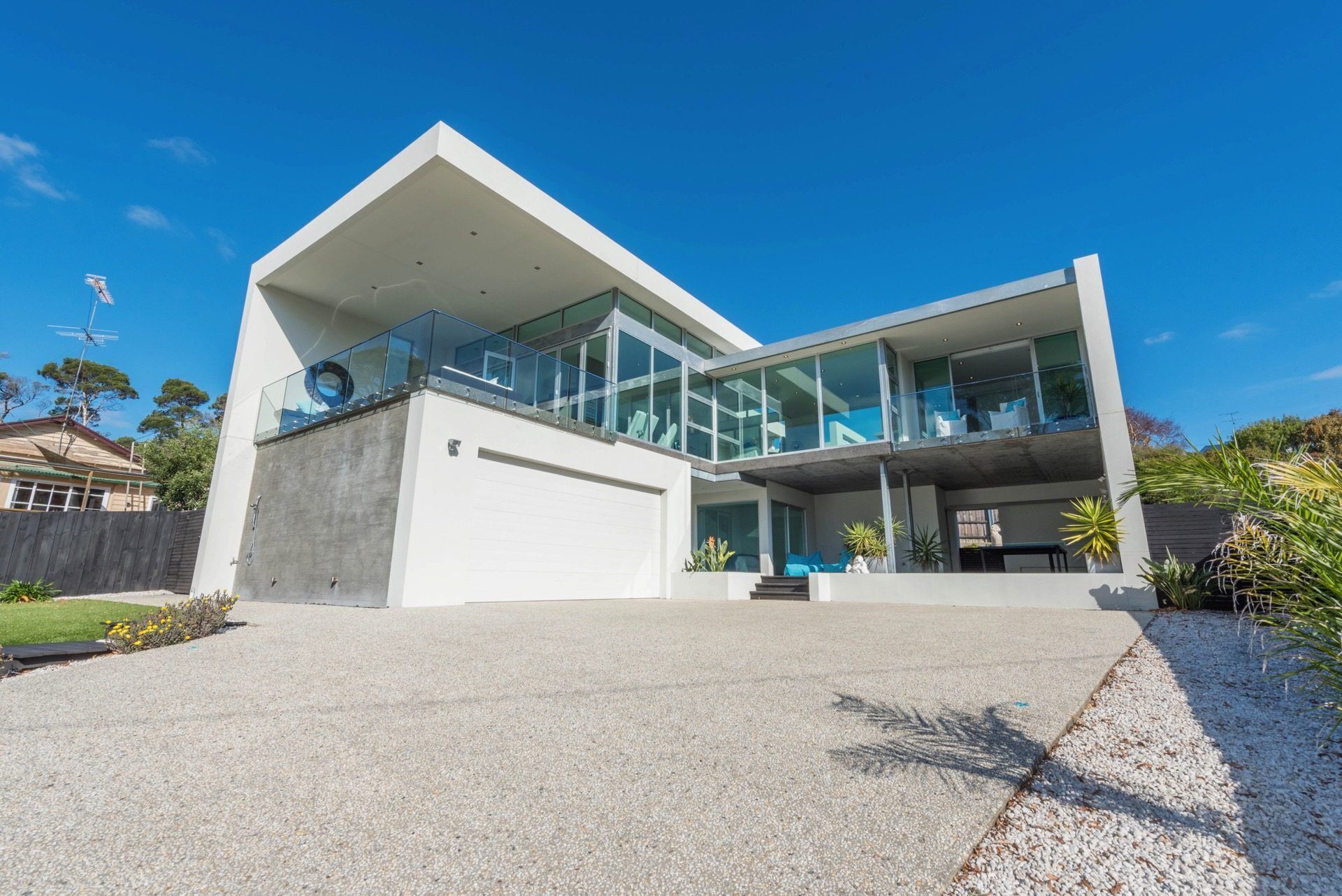 Luxury accommodation at Bridport — image 24