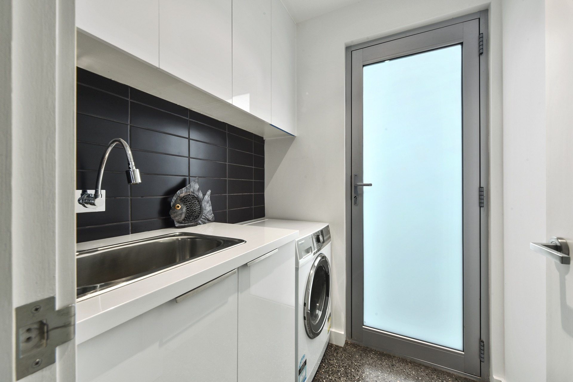 Luxury accommodation at Bridport — image 23