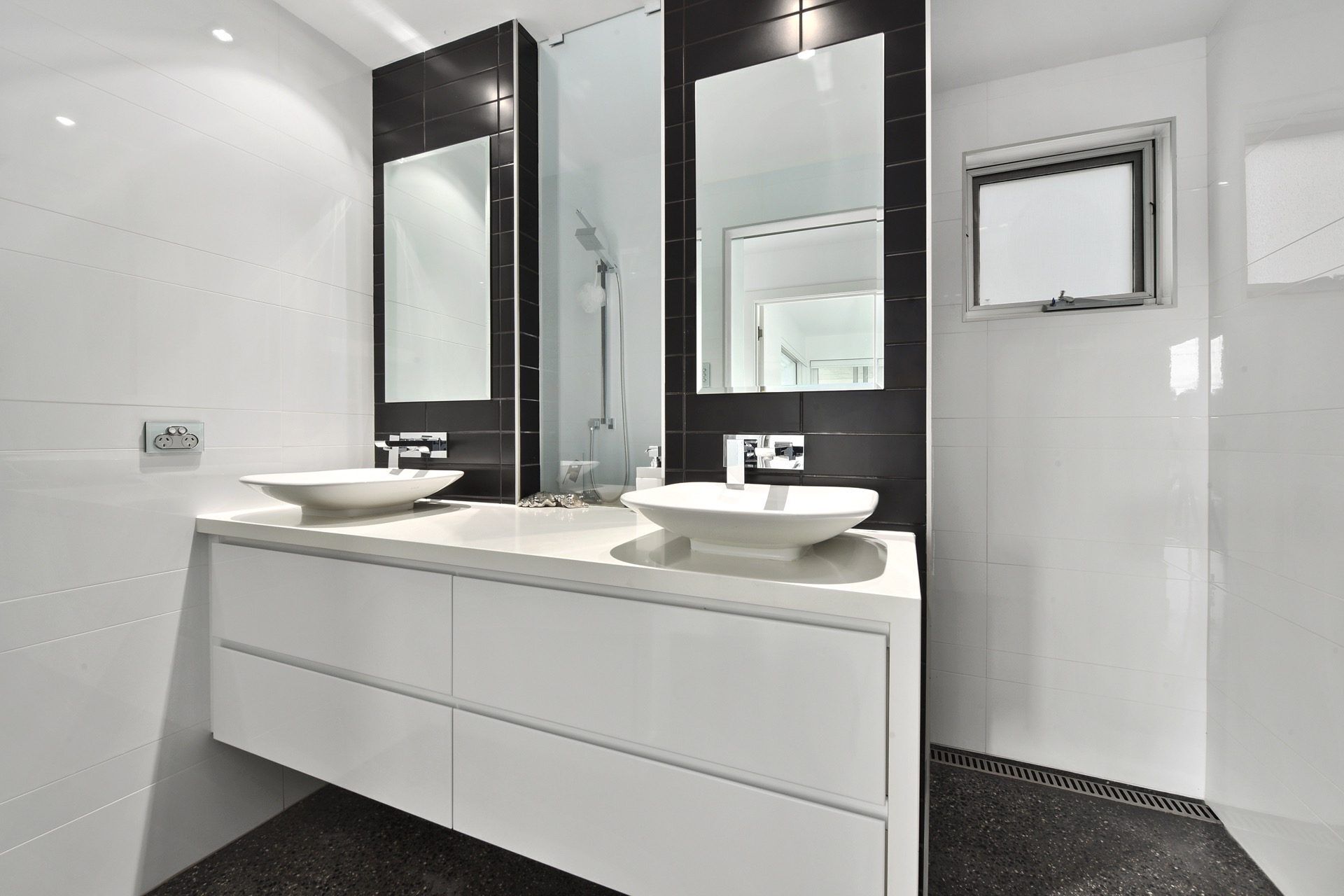 Luxury accommodation at Bridport — image 14