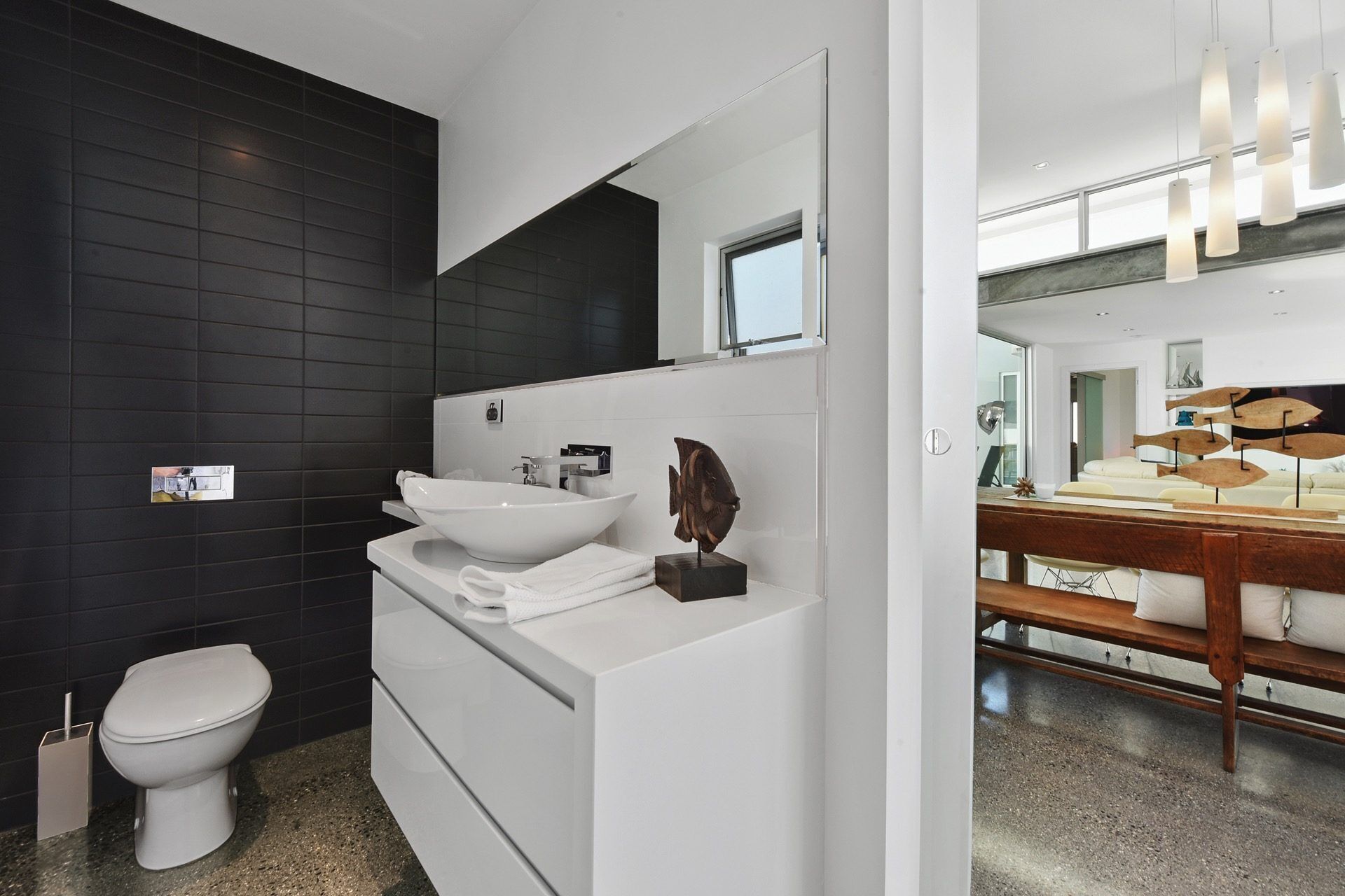 Luxury accommodation at Bridport — image 13