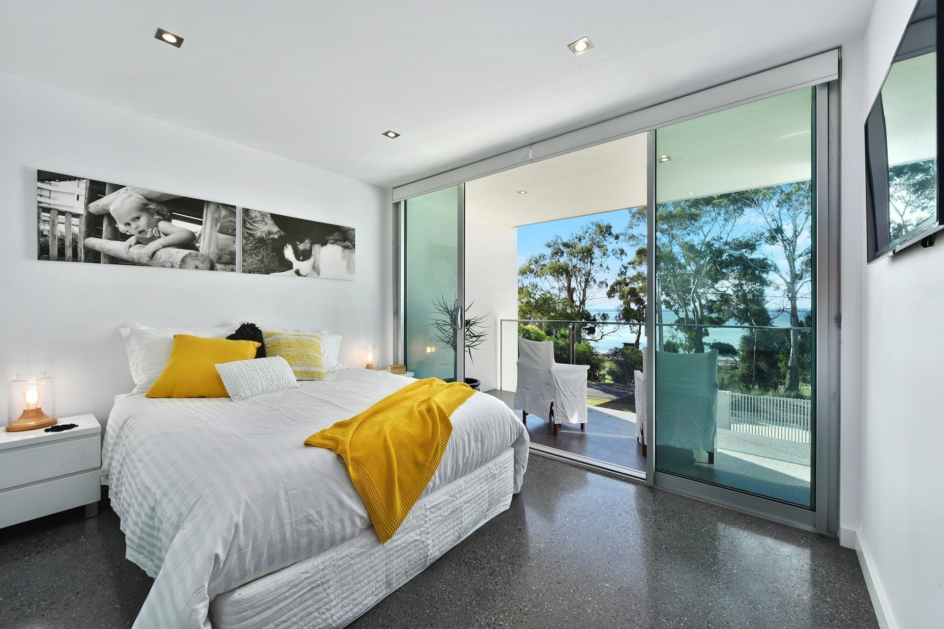 Luxury accommodation at Bridport — image 8